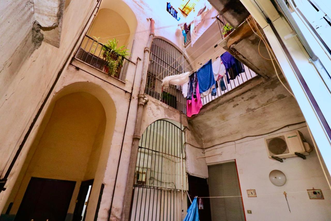 Grande & Caratteristico Dietro La Cattedrale 那不勒斯 外观 照片
